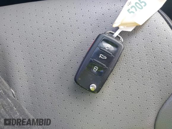 ✅ 2013 Volkswagen Jetta Hybrid SE • VIN: 3VW637AJ8DM238647 • Lot: 42733019. Listed on IAAI with 170,045 mi. Free auction sales archive from the USA and detailed vehicle history report at DreamBid. Image 11.