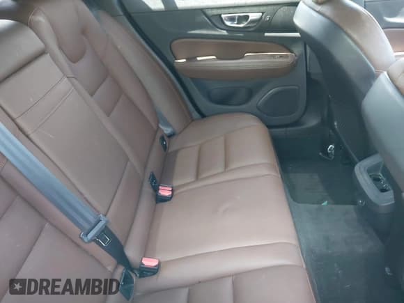 ✅ 2021 Volvo V60 • VIN: YV4102WK3M1074020 • Lot: 42823332. Wystawiony na IAAI z przebiegiem 31 166 mil. Bezpłatny archiwum sprzedaży aukcyjnych z USA i szczegółowy raport historii pojazdu na DreamBid. Zdjęcie 8.