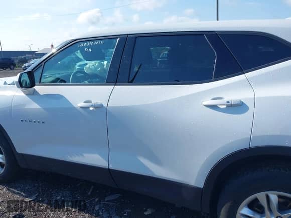 2021 Chevrolet Blazer LT z VIN 3GNKBCR4XMS584620, wystawiony jako IAAI lot #39878731 z przebiegiem 20 731 mil mil oraz . Historia ofert i sprzedaży dostępna na DreamBid. Obrazek 14.