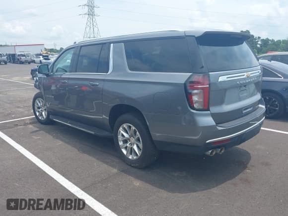 ✅ 2022 Chevrolet Suburban Premier • VIN: 1GNSKFKD9NR183852 • Lot: 42583343. Wystawiony na IAAI z przebiegiem 74 421 mil. Bezpłatny archiwum sprzedaży aukcyjnych z USA i szczegółowy raport historii pojazdu na DreamBid. Zdjęcie 3.