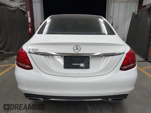 ✅ 2015 Mercedes-Benz C 300 • VIN: 55SWF4JB6FU059269 • Лот: 43627726. Опубликован ранее на IAAI с пробегом 108 137 миль. Бесплатный доступ к архиву аукционных продаж из США и подробный отчёт об истории автомобиля на DreamBid. Изображение 16.