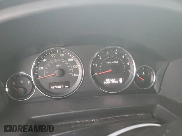 ✅ 2008 Jeep Commander Sport • VIN: 1J8HH48K78C142907 • Lot: 91345105. Wystawiony na Copart z przebiegiem 127 387 mil. Bezpłatny archiwum sprzedaży aukcyjnych z USA i szczegółowy raport historii pojazdu na DreamBid. Zdjęcie 9.