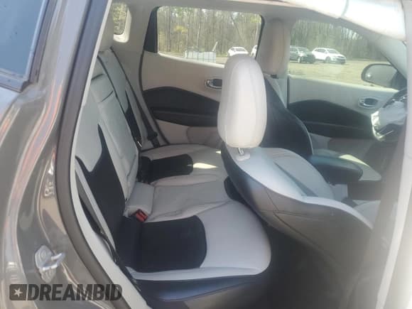 ✅ 2019 Jeep Compass Limited • VIN: 3C4NJDCB5KT693452 • Lot: 54512635. Listed on Copart with 95,973 mi. Free auction sales archive from the USA and detailed vehicle history report at DreamBid. Image 11.