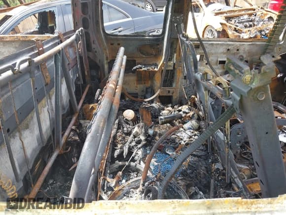 ✅ 2001 Chevrolet Silverado 1500 • VIN: 2GCEK19V011375106 • Лот: 41899926. Опубликован ранее на IAAI с пробегом Не указан. Бесплатный доступ к архиву аукционных продаж из США и подробный отчёт об истории автомобиля на DreamBid. Изображение 8.