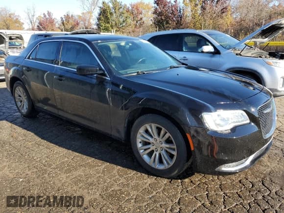 ✅ 2016 Chrysler 300 Limited • VIN: 2C3CCAAG4GH295488 • Lot: 89562945. Listed on Copart with 83,075 mi. Free auction sales archive from the USA and detailed vehicle history report at DreamBid. Image 4.