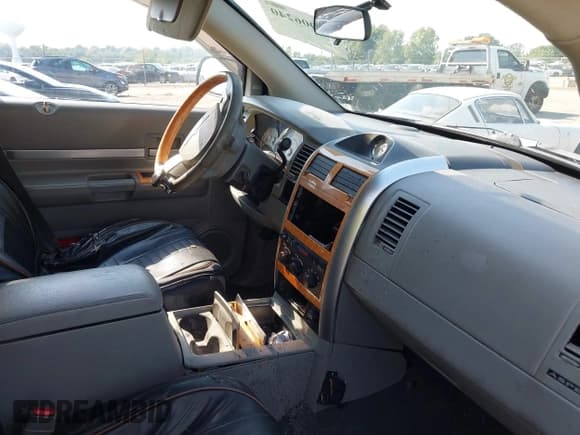 ✅ 2008 Chrysler Aspen Limited • VIN: 1A8HW58N18F105095 • Lot: 43006240. Listed on IAAI with 202,311 mi. Free auction sales archive from the USA and detailed vehicle history report at DreamBid. Image 5.