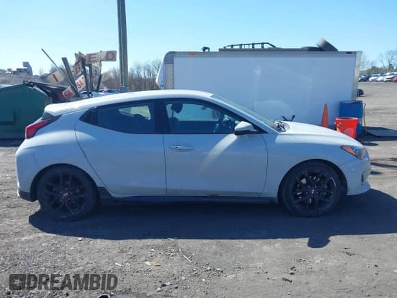 2020 Hyundai Veloster Turbo R-Spec z VIN KMHTH6AB1LU027676, wystawiony jako IAAI lot #42064952 z przebiegiem 88 778 mil mil oraz . Historia ofert i sprzedaży dostępna na DreamBid. Obrazek 13.