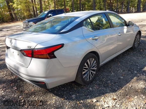 ✅ 2023 Nissan Altima SV • VIN: 1N4BL4DV3PN332949 • Лот: 43527150. Опубликован ранее на IAAI с пробегом 65 030 миль. Бесплатный доступ к архиву аукционных продаж из США и подробный отчёт об истории автомобиля на DreamBid. Изображение 4.