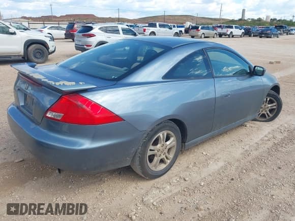 ✅ 2007 Honda Accord EX • VIN: 1HGCM72727A002732 • Лот: 43270784. Опубликован ранее на IAAI с пробегом 242 541 миль. Бесплатный доступ к архиву аукционных продаж из США и подробный отчёт об истории автомобиля на DreamBid. Изображение 4.