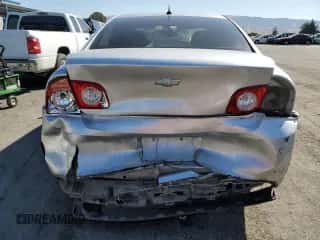 2011 Chevrolet Malibu 1LS z VIN 1G1ZB5E15BF323713, wystawiony jako Copart lot #69056474 z przebiegiem 144 483 mil mil oraz Szkoda całkowita • Salvage title. Historia ofert i sprzedaży dostępna na DreamBid. Obrazek 6.