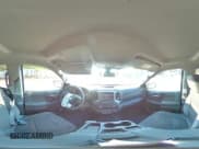 ✅ 2021 Chevrolet Silverado 1500 Custom • VIN: 1GCRYBEKXMZ345057 • Lot: 70505974. Wystawiony na Copart z przebiegiem 91 627 mil. Bezpłatny archiwum sprzedaży aukcyjnych z USA i szczegółowy raport historii pojazdu na DreamBid. Zdjęcie 13.