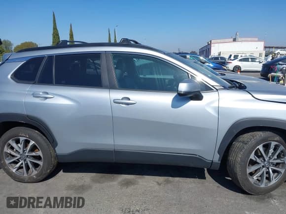 ✅ 2022 Toyota Corolla Cross XLE • VIN: 7MUDAABG9NV033863 • Лот: 41647419. Опубликован ранее на IAAI с пробегом 34 266 миль. Бесплатный доступ к архиву аукционных продаж из США и подробный отчёт об истории автомобиля на DreamBid. Изображение 12.