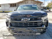 ✅ 2024 Chevrolet Silverado 1500 RST • VIN: 2GCPADED4R1138849 • Lot: 82100595. Wystawiony na Copart z przebiegiem 20 097 mil. Bezpłatny archiwum sprzedaży aukcyjnych z USA i szczegółowy raport historii pojazdu na DreamBid. Zdjęcie 5.