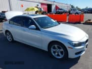 ✅ 2015 BMW 3 Series 328i xDrive • VIN: WBA3B5G58FNS13423 • Lot: 42050878. Wystawiony na IAAI z przebiegiem 82 235 mil. Bezpłatny archiwum sprzedaży aukcyjnych z USA i szczegółowy raport historii pojazdu na DreamBid. Zdjęcie 1.