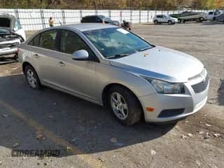 2012 Chevrolet Cruze 1LT z VIN 1G1PF5SC5C7115411, wystawiony jako IAAI lot #43583404 z przebiegiem 214 166 mil mil oraz . Historia ofert i sprzedaży dostępna na DreamBid. Obrazek 1.