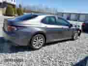 2021 Toyota Camry LE z VIN 4T1C11BK7MU037734, wystawiony jako Copart lot #52341645 z przebiegiem 92 679 mil mil oraz Szkoda całkowita • Salvage title. Historia ofert i sprzedaży dostępna na DreamBid. Obrazek 3.