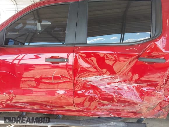 ✅ 2021 Chevrolet Silverado 1500 Custom Trail Boss • VIN: 3GCPYCEFXMG383713 • Lot: 43198191. Wystawiony na IAAI z przebiegiem 78 118 mil. Bezpłatny archiwum sprzedaży aukcyjnych z USA i szczegółowy raport historii pojazdu na DreamBid. Zdjęcie 14.