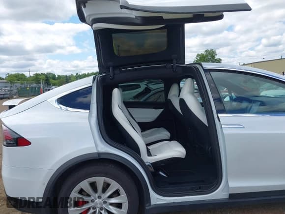 ✅ 2020 Tesla Model X Performance • VIN: 5YJXCBE40LF240037 • Lot: 42762526. Listed on IAAI with 89,932 mi. Free auction sales archive from the USA and detailed vehicle history report at DreamBid. Image 8.