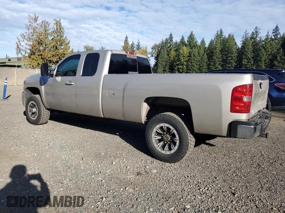 ✅ 2007 Chevrolet Silverado 2500HD Work Truck • VIN: 1GCHC29K87E545810 • Лот: 84018165. Опубликован ранее на Copart с пробегом 134 992 миль. Бесплатный доступ к архиву аукционных продаж из США и подробный отчёт об истории автомобиля на DreamBid. Изображение 2.