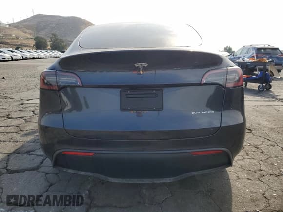 ✅ 2025 Tesla Model Y Long Range • VIN: 7SAYGDEE1SF283655 • Lot: 57945935. Wystawiony na Copart z przebiegiem 6 313 mil. Bezpłatny archiwum sprzedaży aukcyjnych z USA i szczegółowy raport historii pojazdu na DreamBid. Zdjęcie 6.