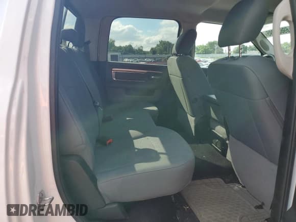 ✅ 2018 Ram 2500 Big Horn • VIN: 3C6UR5DLXJG395043 • Lot: 69633295. Listed on Copart with 98,145 mi. Free auction sales archive from the USA and detailed vehicle history report at DreamBid. Image 10.