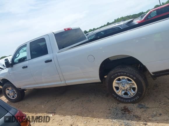 ✅ 2023 Ram 2500 Tradesman • VIN: 3C6UR5HJ5PG537025 • Lot: 42259872. Listed on IAAI with 697 mi. Free auction sales archive from the USA and detailed vehicle history report at DreamBid. Image 14.