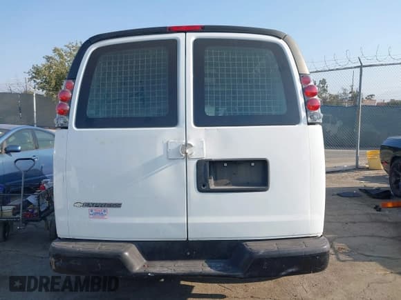 ✅ 2009 Chevrolet Express Cargo • VIN: 1GCGG29C991131616 • Lot: 42967074. Listed on IAAI with 186,694 mi. Free auction sales archive from the USA and detailed vehicle history report at DreamBid. Image 17.