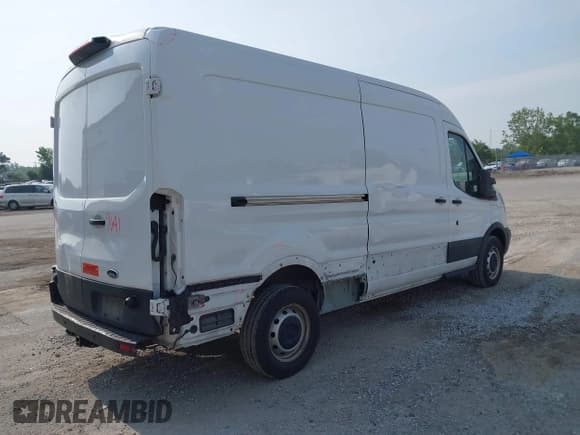 ✅ 2019 Ford Transit • VIN: 1FTBW2CM1KKA40712 • Lot: 42479641. Wystawiony na IAAI z przebiegiem 53 711 mil. Bezpłatny archiwum sprzedaży aukcyjnych z USA i szczegółowy raport historii pojazdu na DreamBid. Zdjęcie 4.