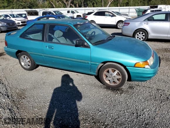 ✅ 1995 Ford Escort • VIN: 3FASP11J4SR216881 • Lot: 82966474. Listed on Copart with 172,397 mi. Free auction sales archive from the USA and detailed vehicle history report at DreamBid. Image 4.
