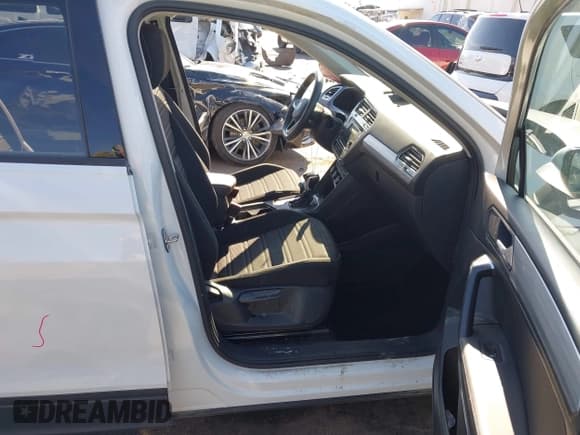 ✅ 2023 Volkswagen Tiguan S • VIN: 3VVRB7AX1PM128990 • Лот: 43442329. Опубликован ранее на IAAI с пробегом 32 228 миль. Бесплатный доступ к архиву аукционных продаж из США и подробный отчёт об истории автомобиля на DreamBid. Изображение 5.