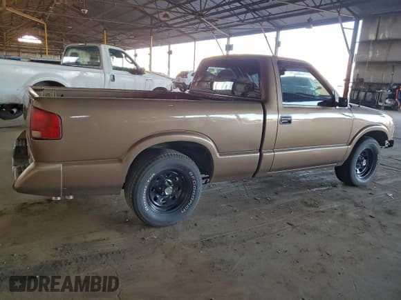 ✅ 1997 Chevrolet S-10 LS • VIN: 1GCCS144XVK158853 • Лот: 95030395. Опубликован ранее на Copart с пробегом 234 140 миль. Бесплатный доступ к архиву аукционных продаж из США и подробный отчёт об истории автомобиля на DreamBid. Изображение 3.
