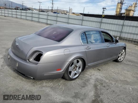 ✅ 2007 Bentley Flying Spur • VIN: SCBBR93W77C040445 • Лот: 47378215. Опубликован ранее на Copart с пробегом 51 843 миль. Бесплатный доступ к архиву аукционных продаж из США и подробный отчёт об истории автомобиля на DreamBid. Изображение 3.