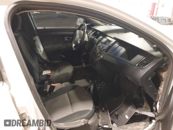 ✅ 2013 Ford Police Interceptor • VIN: 1FAHP2M80DG128560 • Lot: 41367796. Wystawiony na IAAI z przebiegiem 93 992 mil. Bezpłatny archiwum sprzedaży aukcyjnych z USA i szczegółowy raport historii pojazdu na DreamBid. Zdjęcie 5.