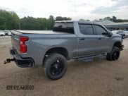 ✅ 2022 Chevrolet Silverado 1500 LT Trail Boss • VIN: 1GCPYFED1NZ179593 • Lot: 67075805. Wystawiony na Copart z przebiegiem 101 487 mil. Bezpłatny archiwum sprzedaży aukcyjnych z USA i szczegółowy raport historii pojazdu na DreamBid. Zdjęcie 3.