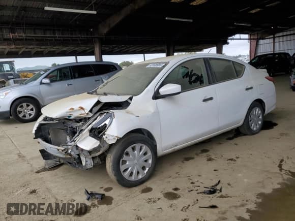 ✅ 2015 Nissan Versa SV • VIN: 3N1CN7AP5FL898483 • Lot: 53100565. Wystawiony na Copart z przebiegiem 173 488 mil. Bezpłatny archiwum sprzedaży aukcyjnych z USA i szczegółowy raport historii pojazdu na DreamBid. Zdjęcie 1.