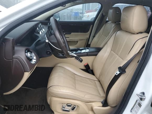 ✅ 2013 Jaguar XJ Portfolio • VIN: SAJWJ2GD3D8V47901 • Лот: 60997605. Опубликован ранее на Copart с пробегом 136 806 миль. Бесплатный доступ к архиву аукционных продаж из США и подробный отчёт об истории автомобиля на DreamBid. Изображение 7.