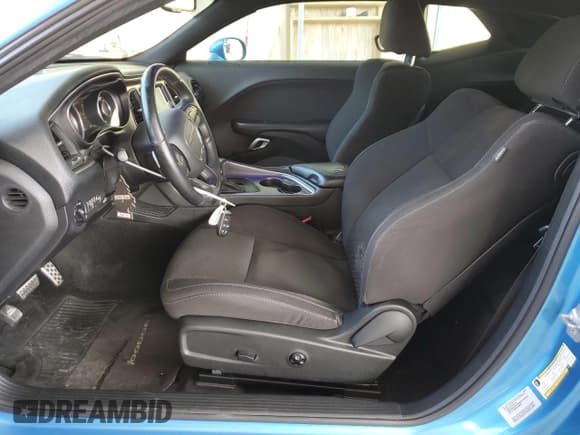 ✅ 2015 Dodge Challenger R/T • VIN: 2C3CDZAT8FH911359 • Lot: 70689744. Wystawiony na Copart z przebiegiem 124 582 mil. Bezpłatny archiwum sprzedaży aukcyjnych z USA i szczegółowy raport historii pojazdu na DreamBid. Zdjęcie 7.