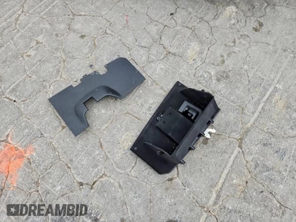 ✅ 2017 Ford Taurus SEL • VIN: 1FAHP2H82HG126955 • Lot: 95137195. Listed on Copart with 91,065 mi. Free auction sales archive from the USA and detailed vehicle history report at DreamBid. Image 12.