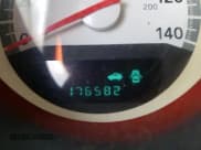 ✅ 2010 Dodge Challenger SE • VIN: 2B3CJ4DV5AH323935 • Lot: 42599043. Wystawiony na Copart z przebiegiem 176 582 mil. Bezpłatny archiwum sprzedaży aukcyjnych z USA i szczegółowy raport historii pojazdu na DreamBid. Zdjęcie 8.