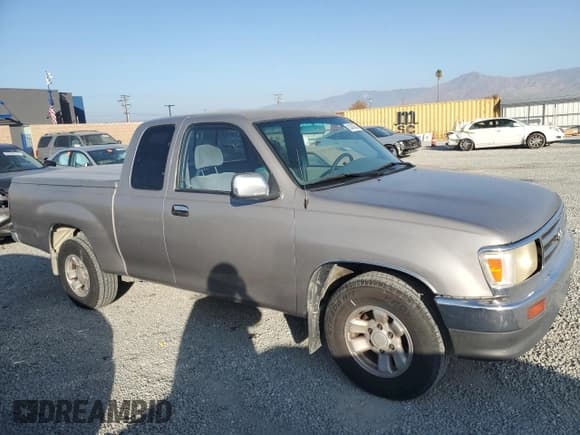 ✅ 1997 Toyota T100 SR5 • VIN: JT4TN14D3V0031106 • Lot: 83483654. Wystawiony na Copart z przebiegiem 242 964 mil. Bezpłatny archiwum sprzedaży aukcyjnych z USA i szczegółowy raport historii pojazdu na DreamBid. Zdjęcie 4.