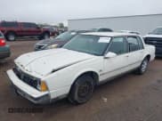 ✅ 1985 Oldsmobile 98 • VIN: 1G3CW6935F1319814 • Лот: 41753028. Опубликован ранее на IAAI с пробегом 247 168 миль. Бесплатный доступ к архиву аукционных продаж из США и подробный отчёт об истории автомобиля на DreamBid. Изображение 2.