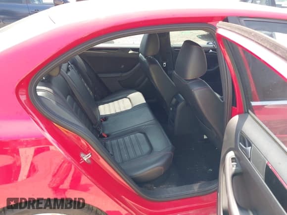 ✅ 2017 Volkswagen Jetta GLI • VIN: 3VW4T7AJ8HM270494 • Lot: 42858673. Wystawiony na IAAI z przebiegiem 67 064 mil. Bezpłatny archiwum sprzedaży aukcyjnych z USA i szczegółowy raport historii pojazdu na DreamBid. Zdjęcie 8.