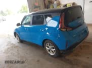 ✅ 2024 Kia Soul LX • VIN: KNDJ23AU3R7218360 • Lot: 43180054. Wystawiony na IAAI z przebiegiem 50 500 mil. Bezpłatny archiwum sprzedaży aukcyjnych z USA i szczegółowy raport historii pojazdu na DreamBid. Zdjęcie 3.