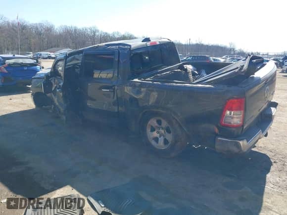 2019 Ram 1500 Big Horn z VIN 1C6RRFFG7KN755373, wystawiony jako IAAI lot #41764161 z przebiegiem 116 804 mil mil oraz . Historia ofert i sprzedaży dostępna na DreamBid. Obrazek 3.