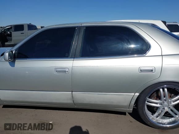 ✅ 2000 Lexus LS 400 • VIN: JT8BH28F6Y0173828 • Лот: 42107669. Опубликован ранее на IAAI с пробегом 337 937 миль. Бесплатный доступ к архиву аукционных продаж из США и подробный отчёт об истории автомобиля на DreamBid. Изображение 14.