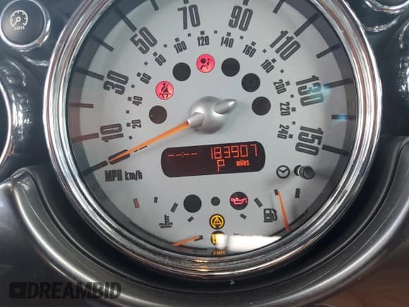 ✅ 2008 MINI Convertible S • VIN: WMWRH33568TL96810 • Лот: 66568365. Опубликован ранее на Copart с пробегом 183 907 миль. Бесплатный доступ к архиву аукционных продаж из США и подробный отчёт об истории автомобиля на DreamBid. Изображение 9.