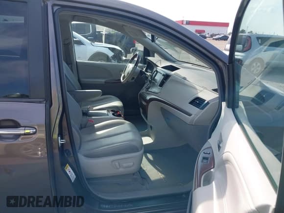 ✅ 2012 Toyota Sienna XLE AAS • VIN: 5TDYK3DC4CS236655 • Lot: 42957972. Listed on IAAI with 124,420 mi. Free auction sales archive from the USA and detailed vehicle history report at DreamBid. Image 5.
