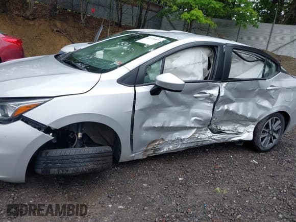 ✅ 2022 Nissan Versa SV • VIN: 3N1CN8EV9NL862065 • Lot: 42376079. Listed on IAAI with 43,371 mi. Free auction sales archive from the USA and detailed vehicle history report at DreamBid. Image 6.