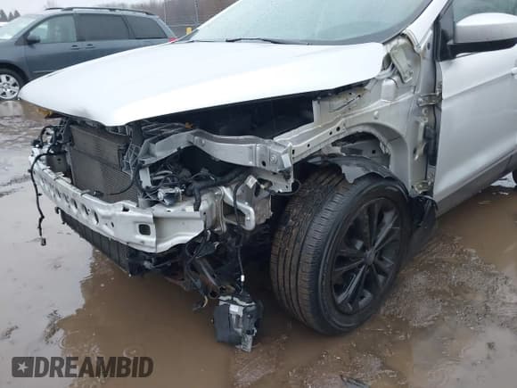 ✅ 2017 Ford Escape SE • VIN: 1FMCU0GD1HUE39735 • Lot: 41465712. Wystawiony na IAAI z przebiegiem 115 747 mil. Bezpłatny archiwum sprzedaży aukcyjnych z USA i szczegółowy raport historii pojazdu na DreamBid. Zdjęcie 18.