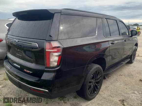 ✅ 2021 Chevrolet Suburban RST • VIN: 1GNSCEKD4MR400696 • Lot: 81223744. Wystawiony na Copart z przebiegiem 69 585 mil. Bezpłatny archiwum sprzedaży aukcyjnych z USA i szczegółowy raport historii pojazdu na DreamBid. Zdjęcie 3.